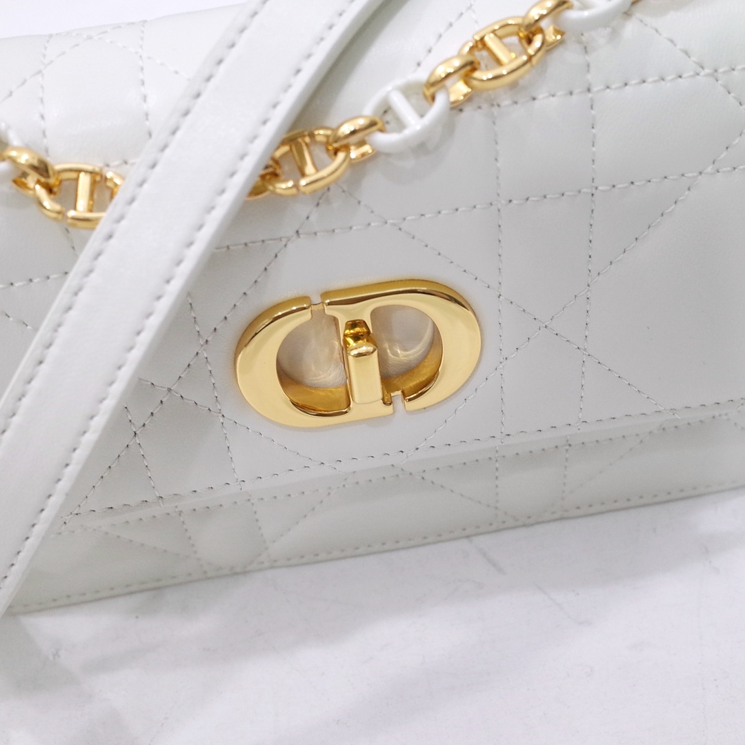 Miss Caro Pouch with Chain White Macrocannage Lambskin